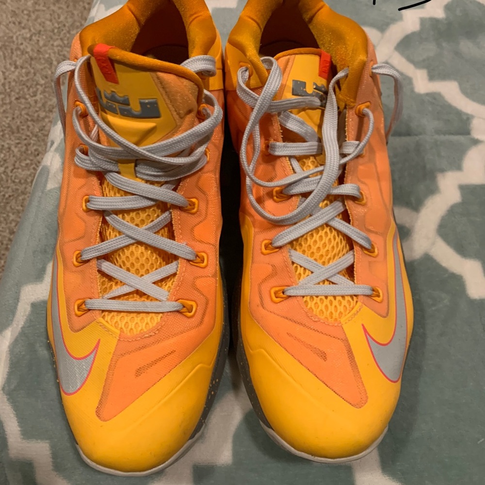 Sports shoes CLEARANCE